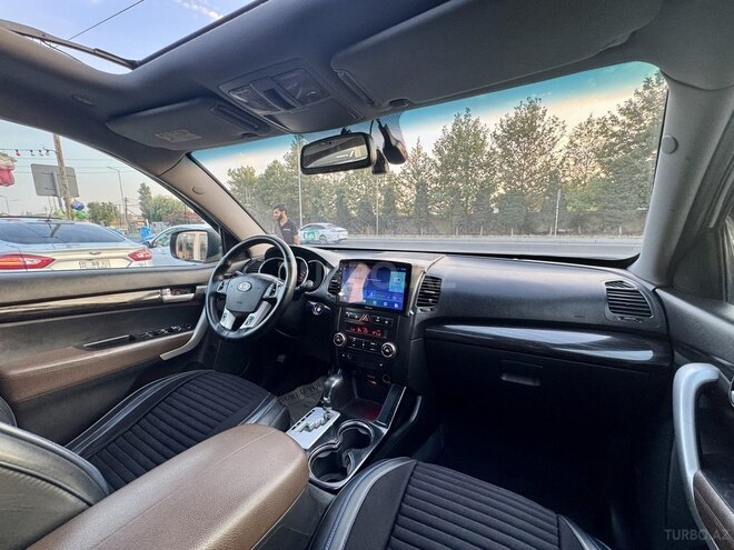 Kia Sorento-12