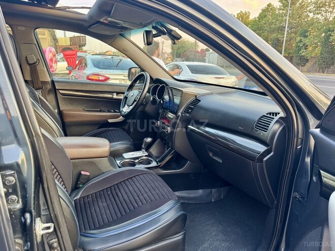 Kia Sorento-11