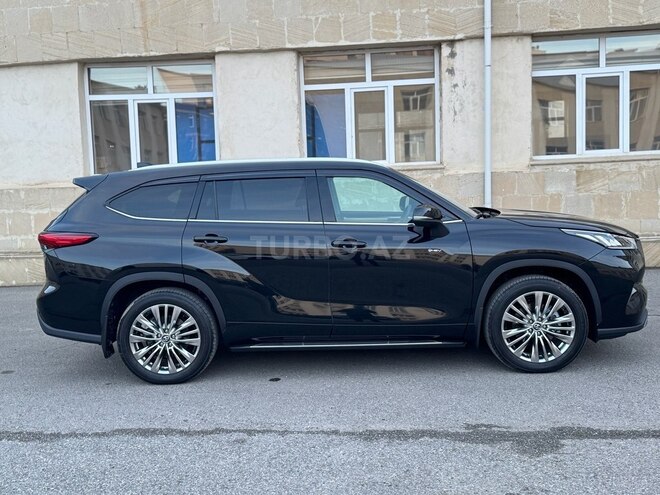 Toyota Highlander-4