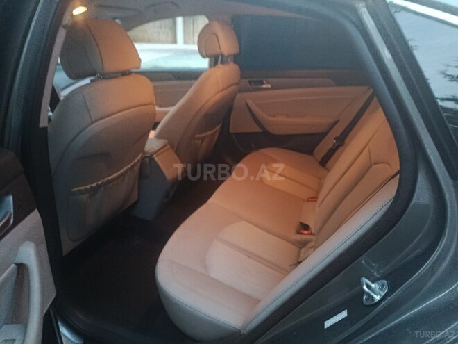 Hyundai Sonata-5