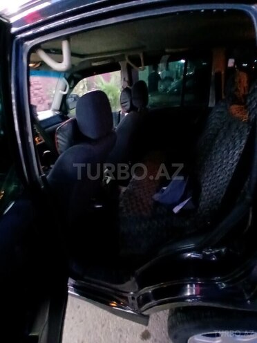 Mitsubishi Pajero io-6