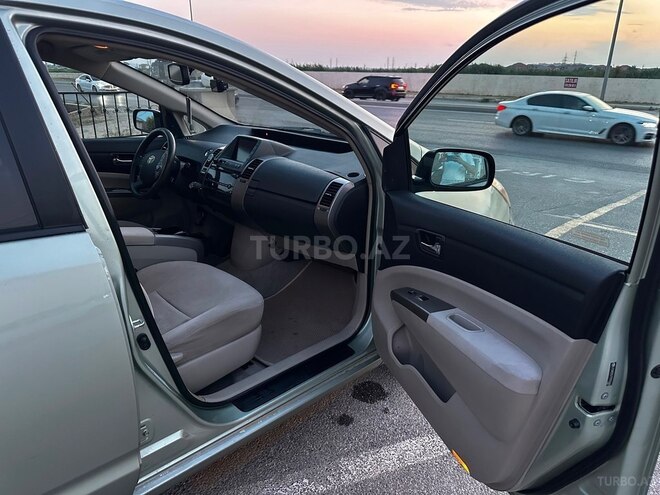 Toyota Prius-11