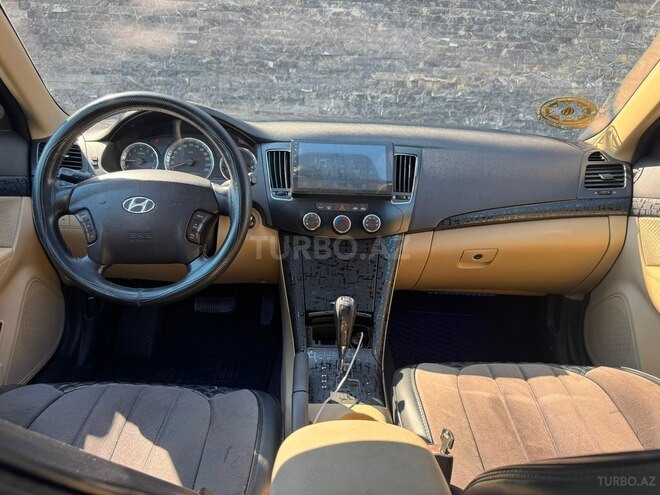 Hyundai Sonata-15