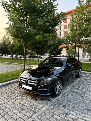 Mercedes E 220 d-1