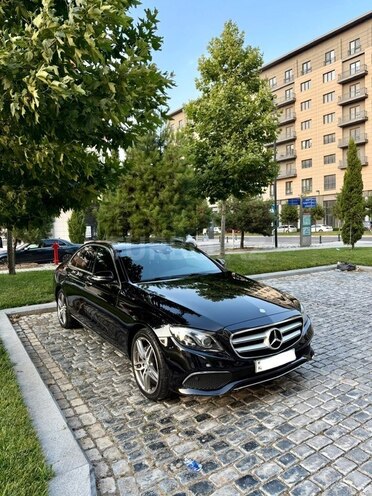 Mercedes E 220 d-2