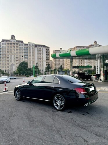 Mercedes E 220 d-4