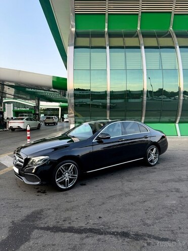 Mercedes E 220 d-3