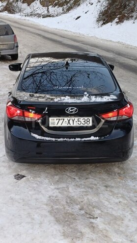 Hyundai Elantra-3