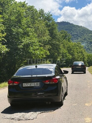 Hyundai Elantra-6