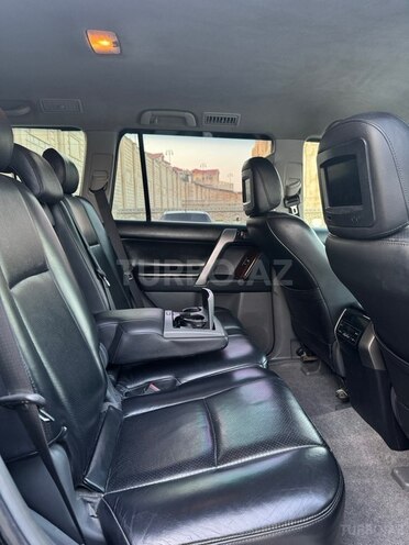 Toyota Land Cruiser Prado-11