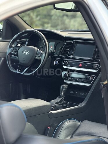 Hyundai Sonata-15