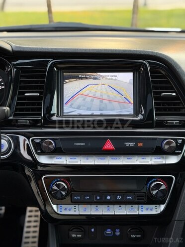 Hyundai Sonata-17