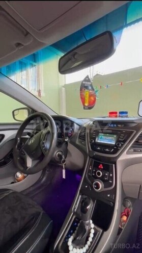 Hyundai Elantra-8
