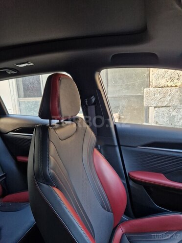 Geely Coolray-4