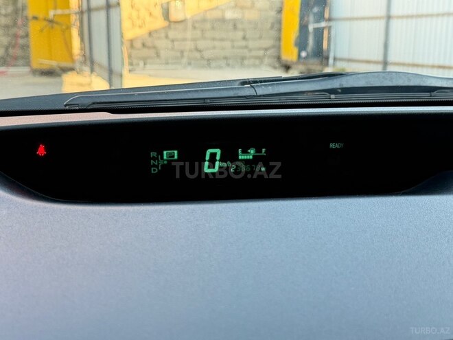 Toyota Prius-5