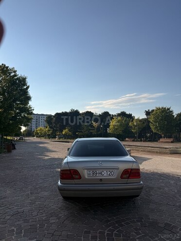 Mercedes E 220-4