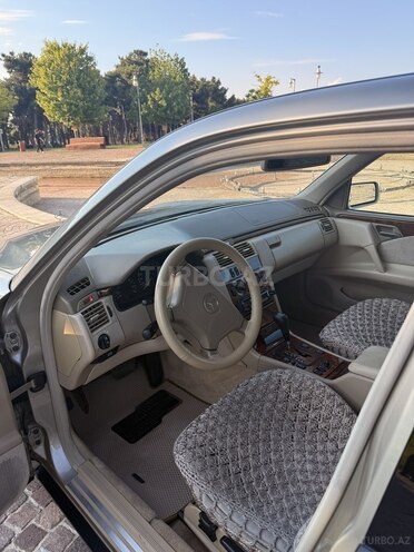 Mercedes E 220-6