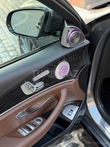 Mercedes E 220 d-6