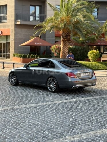 Mercedes E 220 d-3