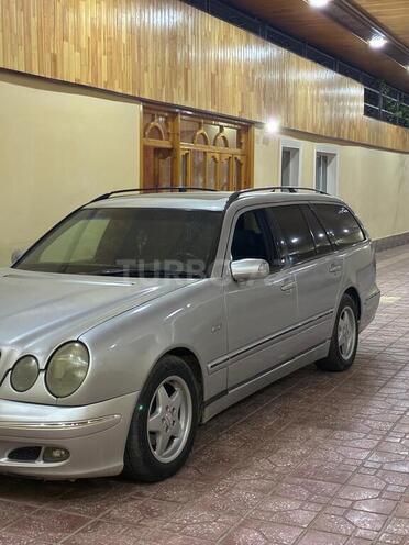 Mercedes E 200-3