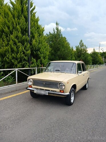 LADA (VAZ) 21011-1