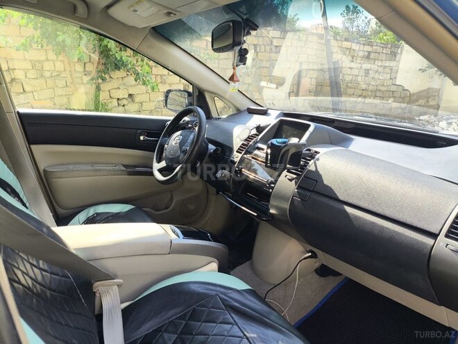 Toyota Prius-5