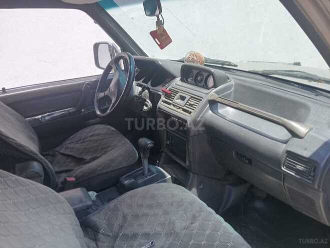 Mitsubishi Pajero-9