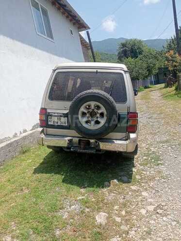 Mitsubishi Pajero-2