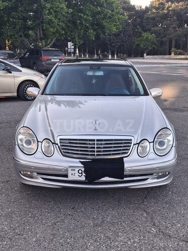 Mercedes E 270-1