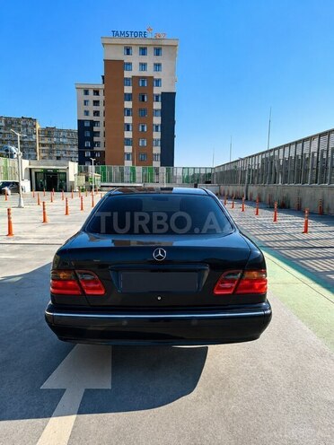 Mercedes E 270-4