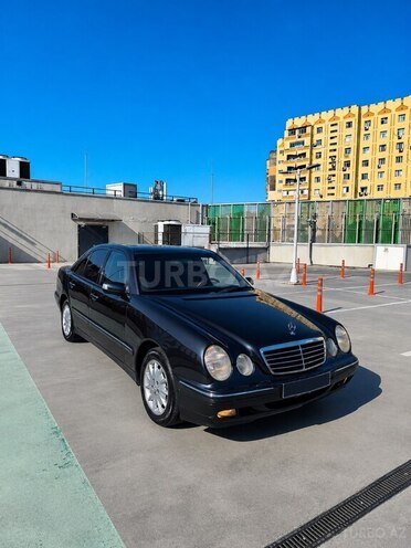 Mercedes E 270-2