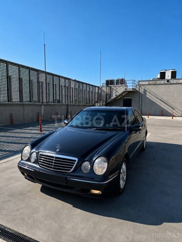 Mercedes E 270-3