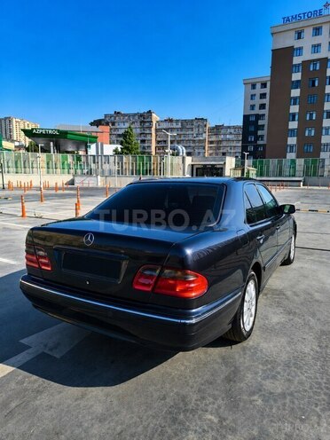 Mercedes E 270-5