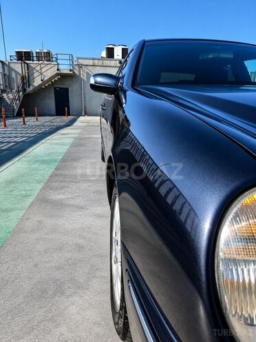 Mercedes E 270-7