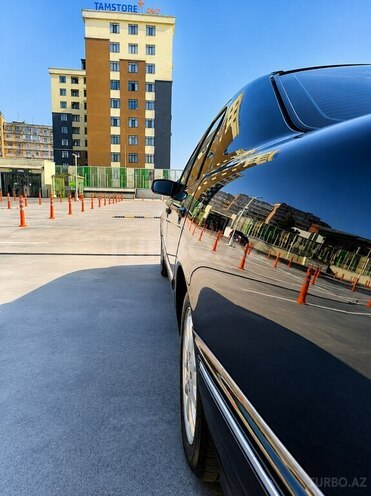 Mercedes E 270-9