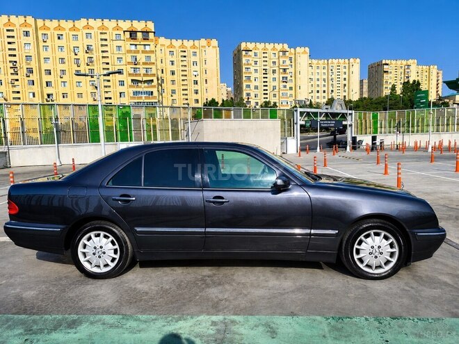 Mercedes E 270-12