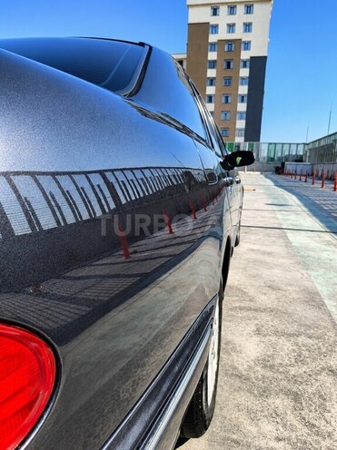 Mercedes E 270-10