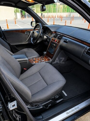 Mercedes E 270-15