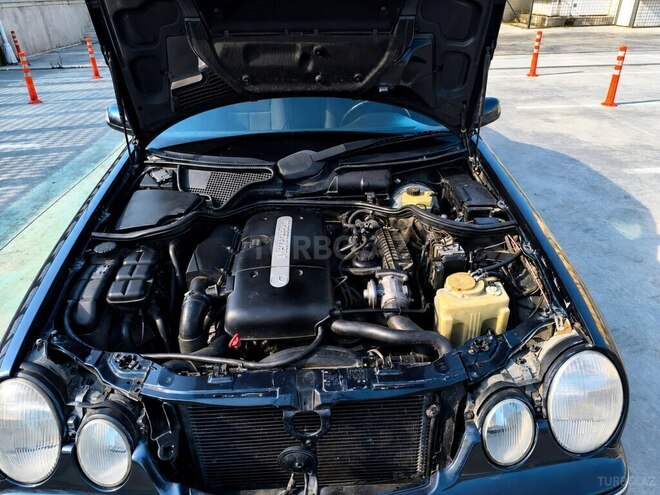 Mercedes E 270-16
