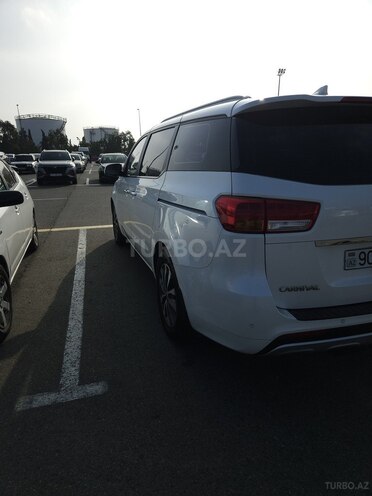 Kia Carnival-5