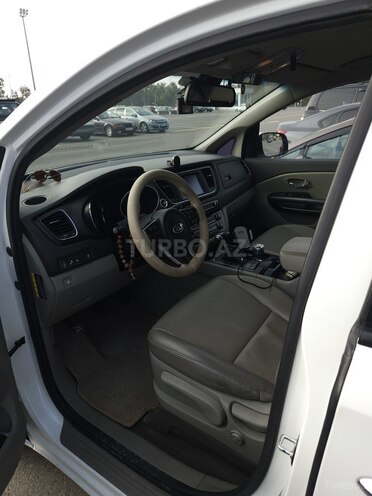 Kia Carnival-8