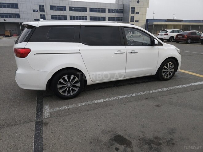 Kia Carnival-13
