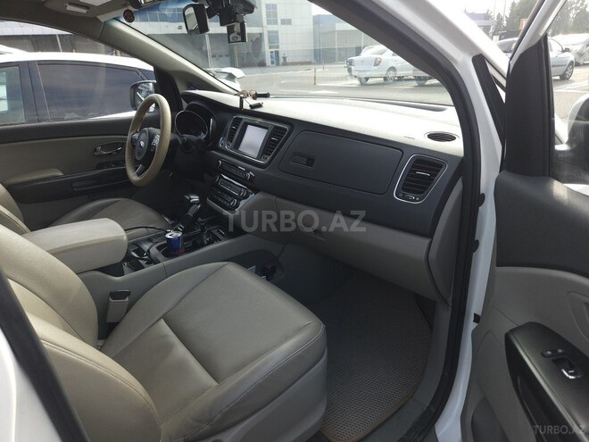 Kia Carnival-7