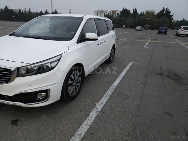 Kia Carnival-12