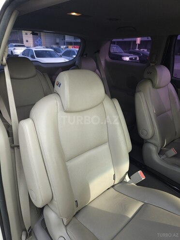 Kia Carnival-9