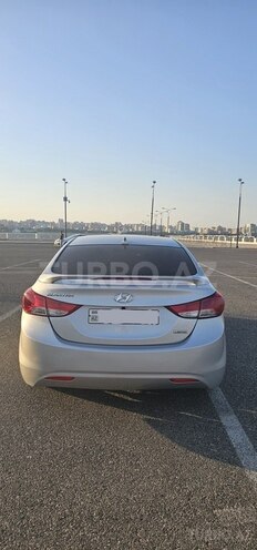Hyundai Elantra-3