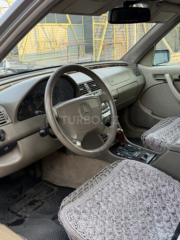 Mercedes C 230-8