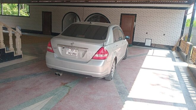 Nissan Tiida-2