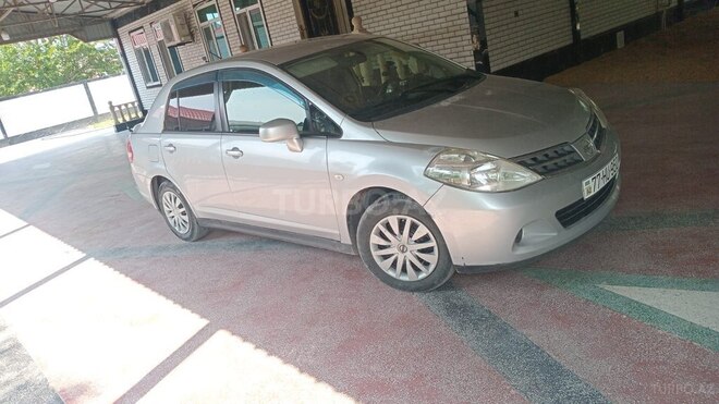 Nissan Tiida-8