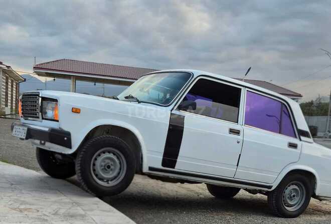 LADA (VAZ) 2107-2